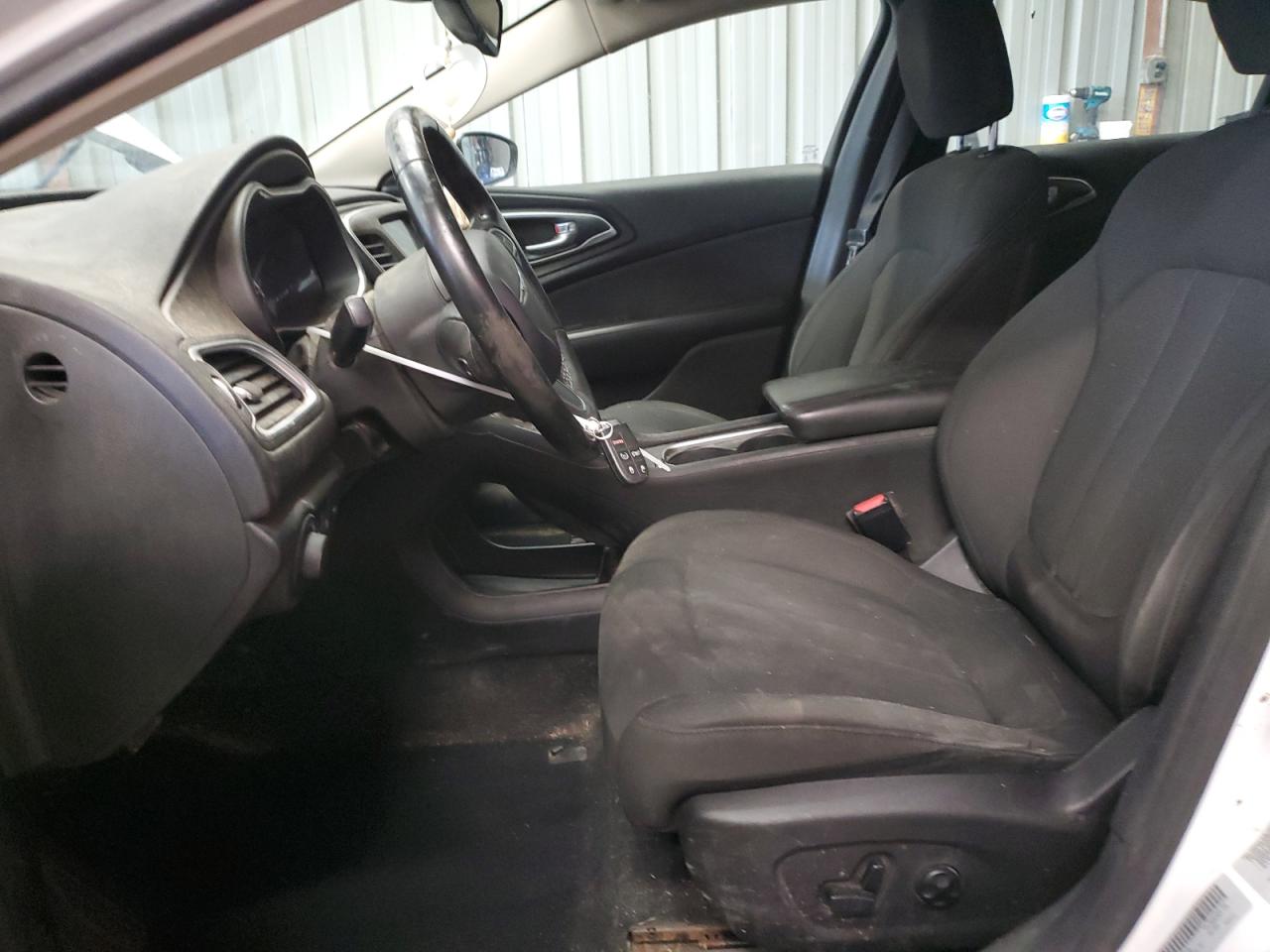 2015 Chrysler 200 - Image 7