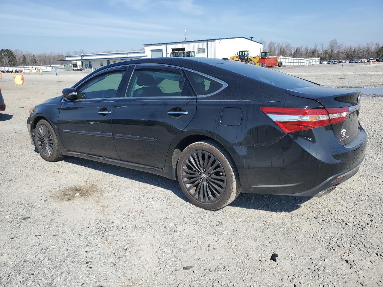 2016 Toyota Avalon - Image 2