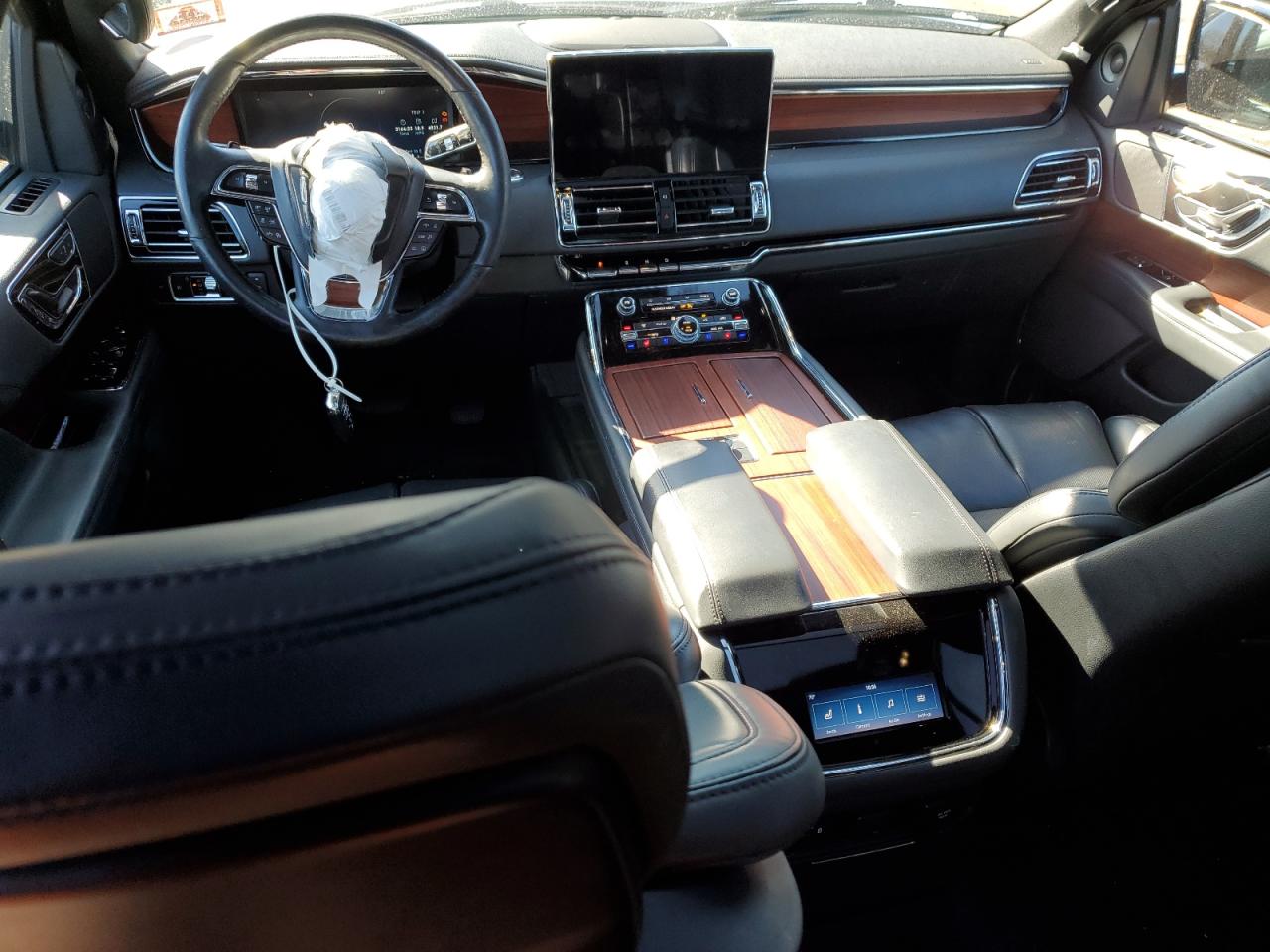 2022 Lincoln Navigator - Image 8