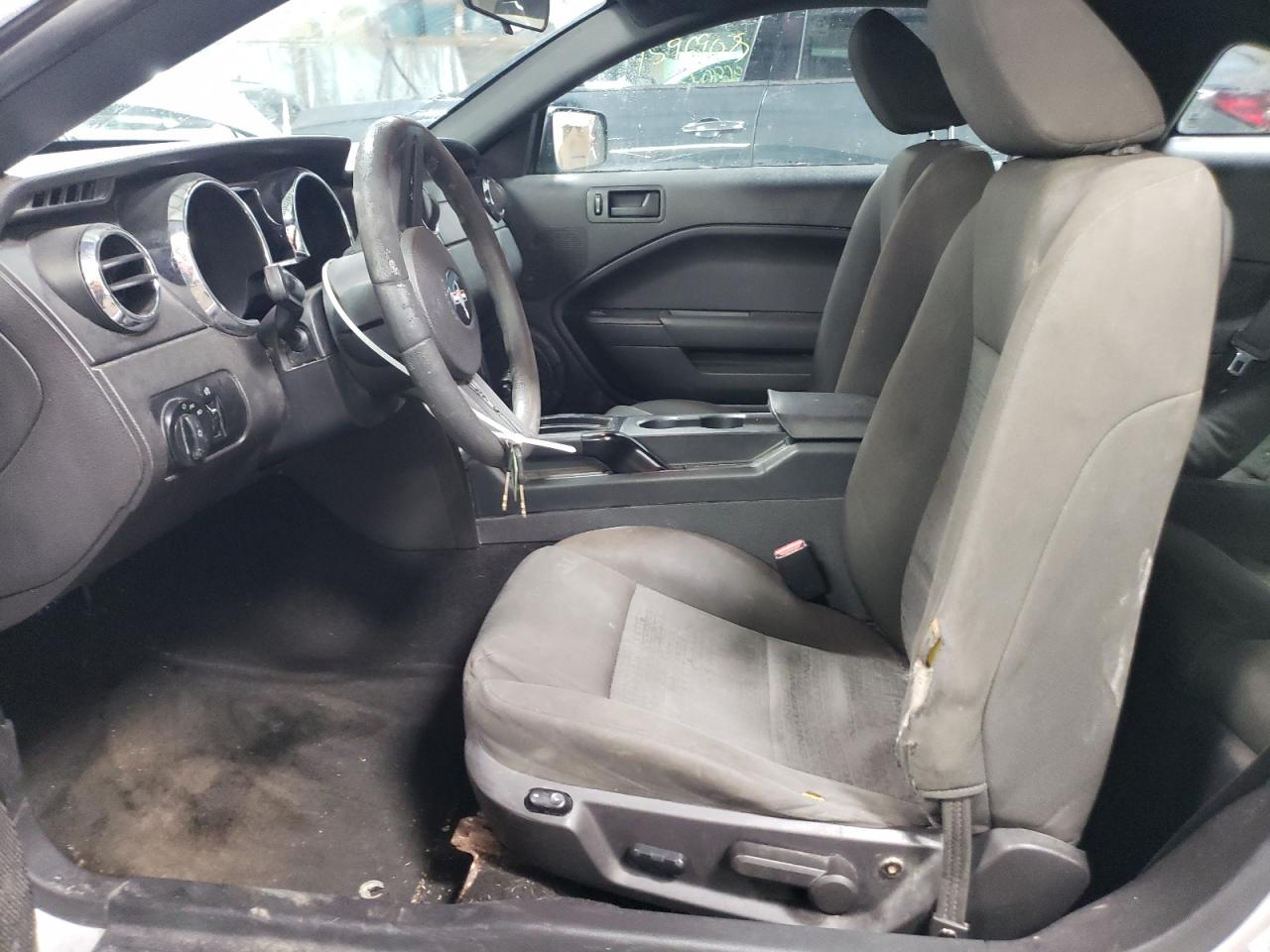 2005 Ford Mustang - Image 7