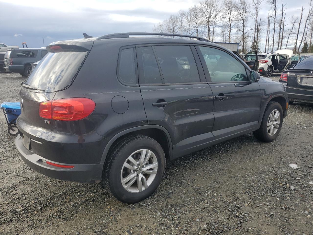 2017 Volkswagen Tiguan - Image 3