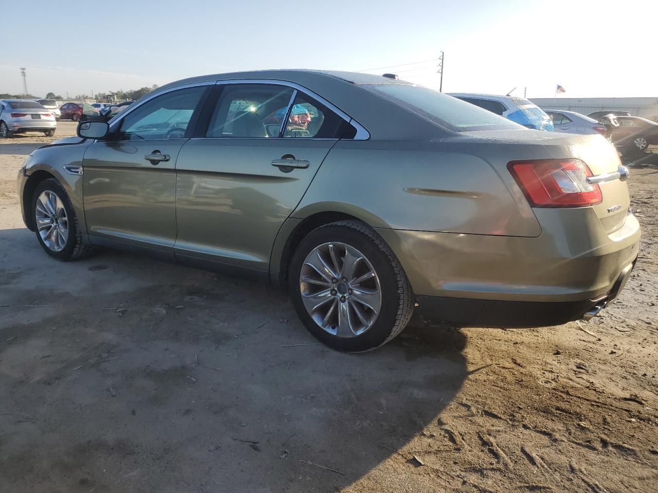 2012 Ford Taurus - Image 2