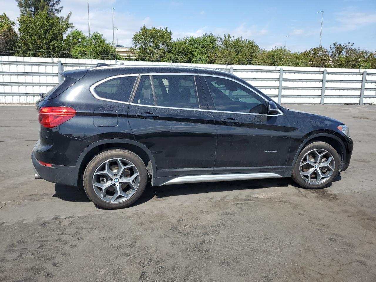 2018 BMW X1 - Image 3