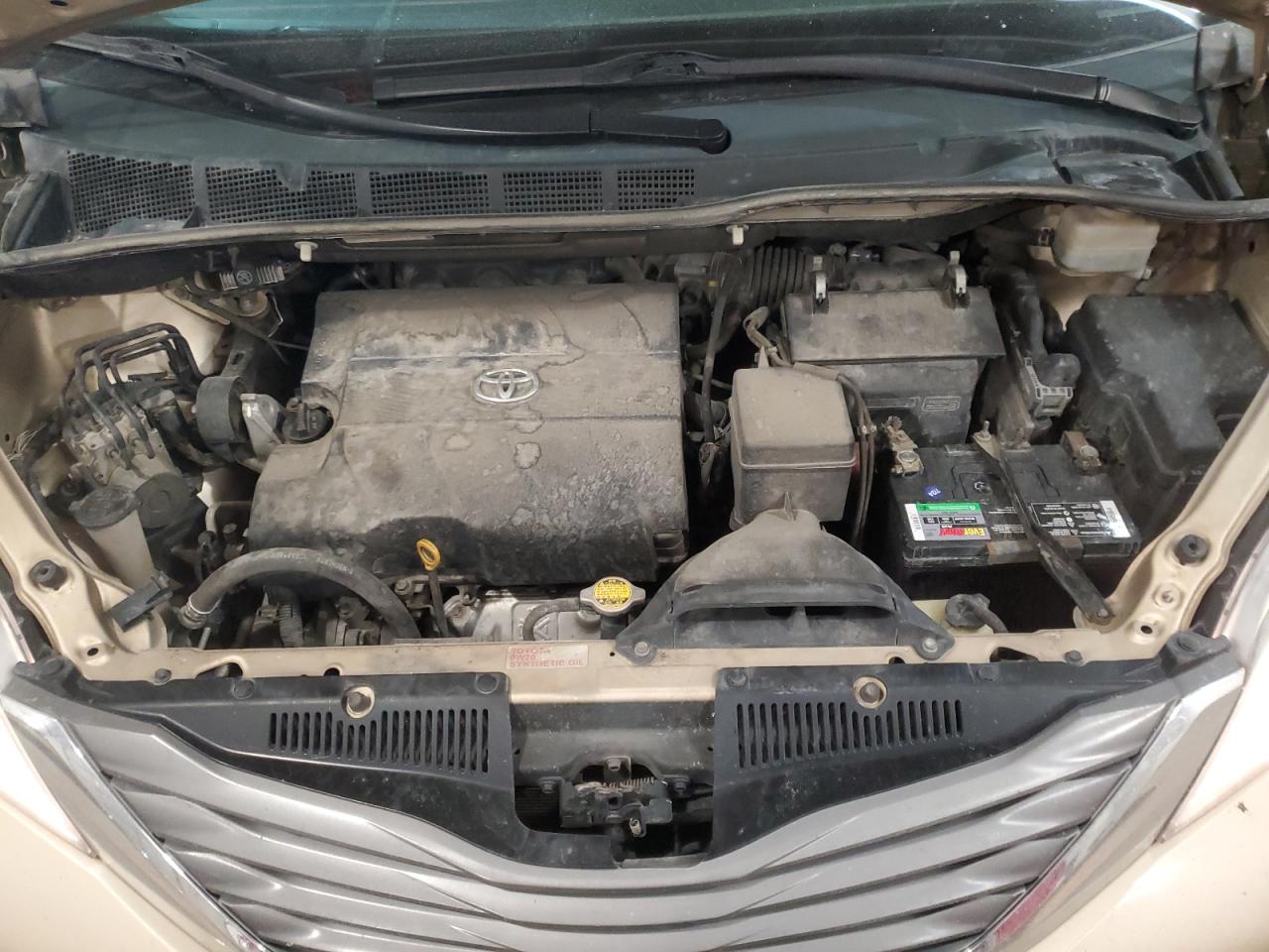 2012 Toyota Sienna - Image 12