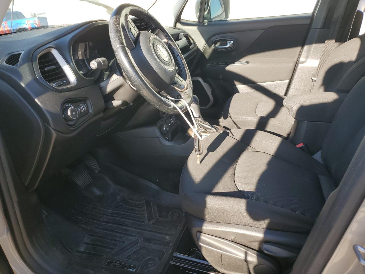 2015 Jeep Renegade - Image 7