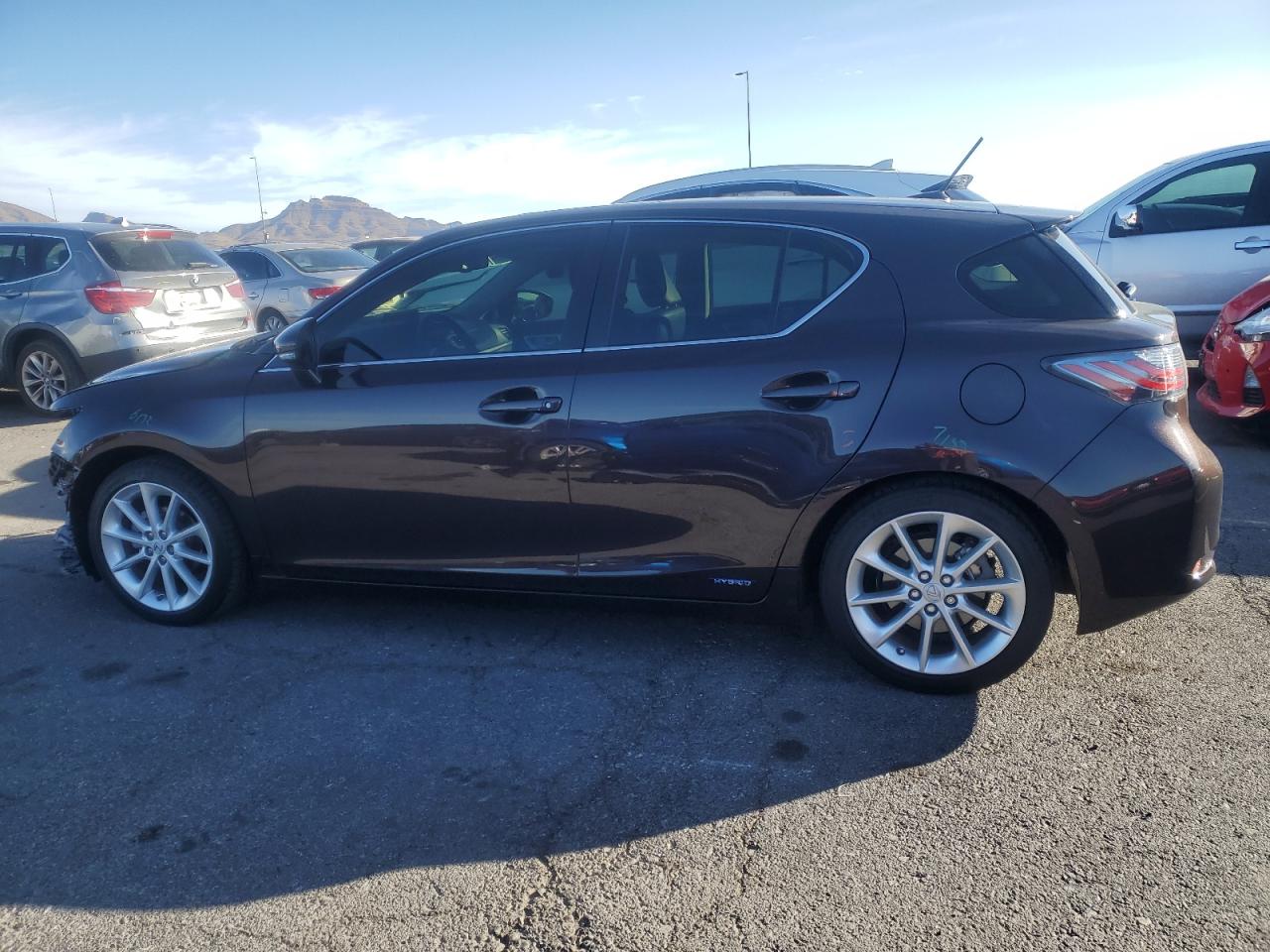2011 Lexus CT - Image 2