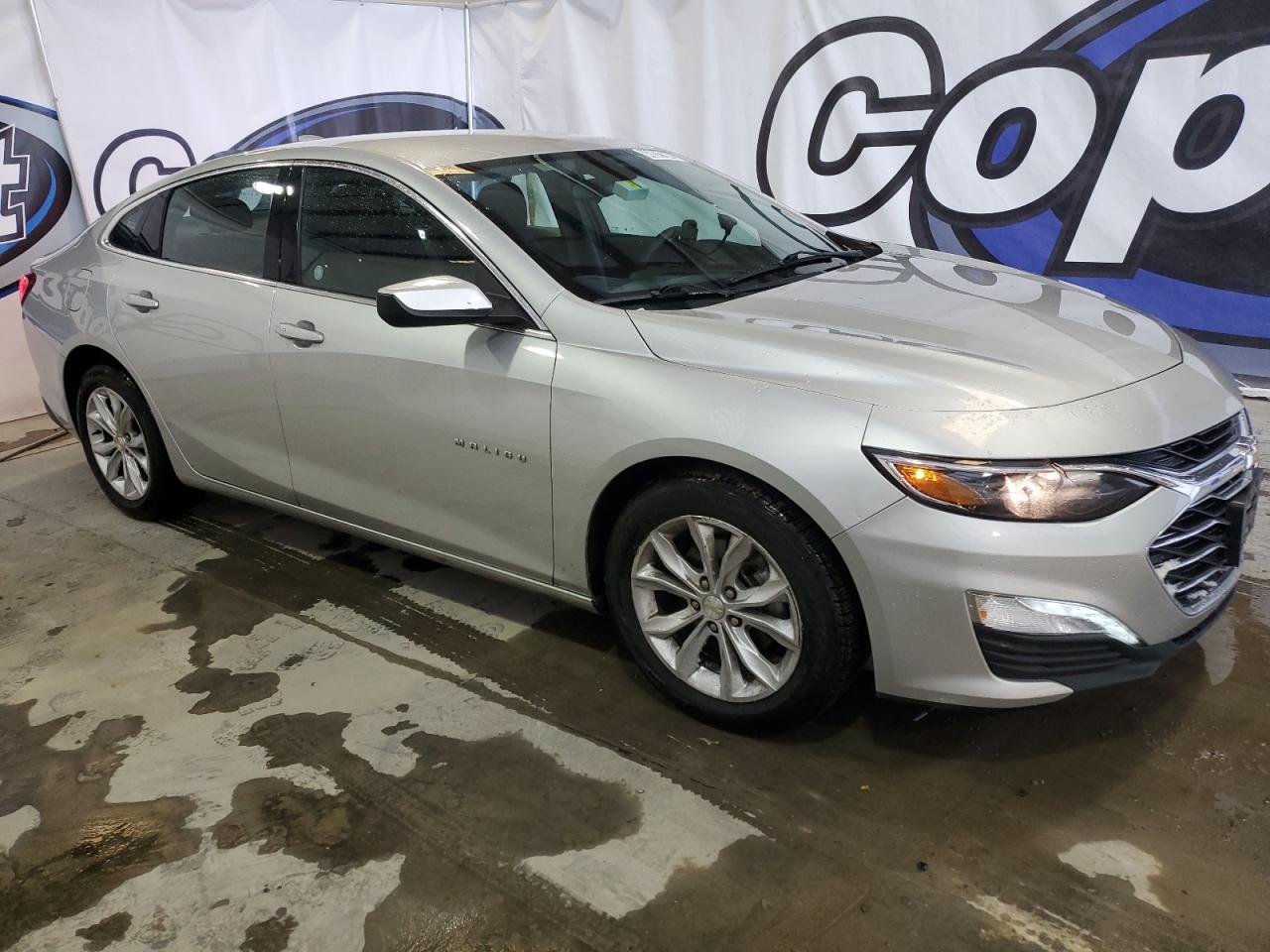 2022 Chevrolet Malibu - Image 4