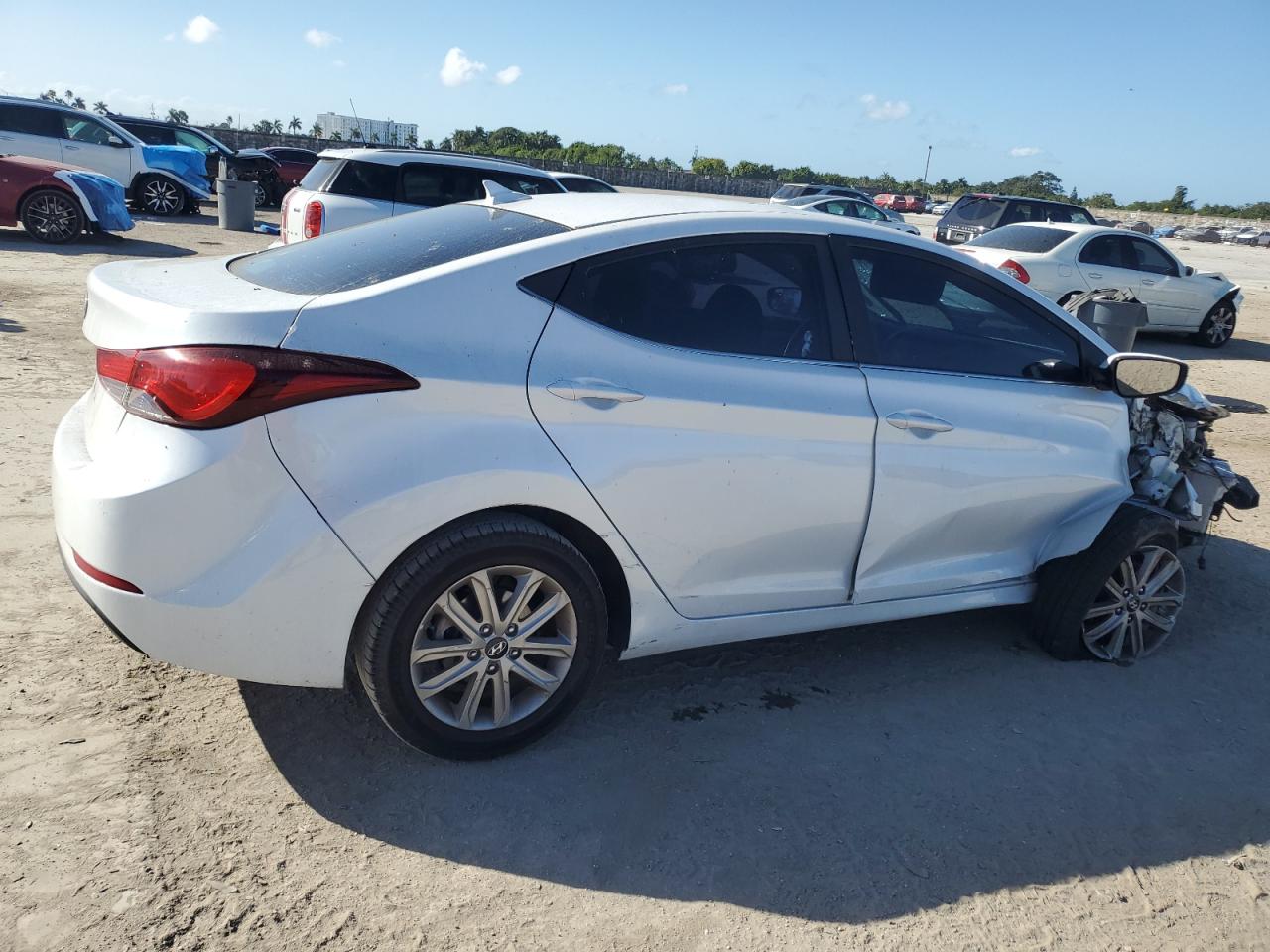 2015 Hyundai Elantra - Image 3