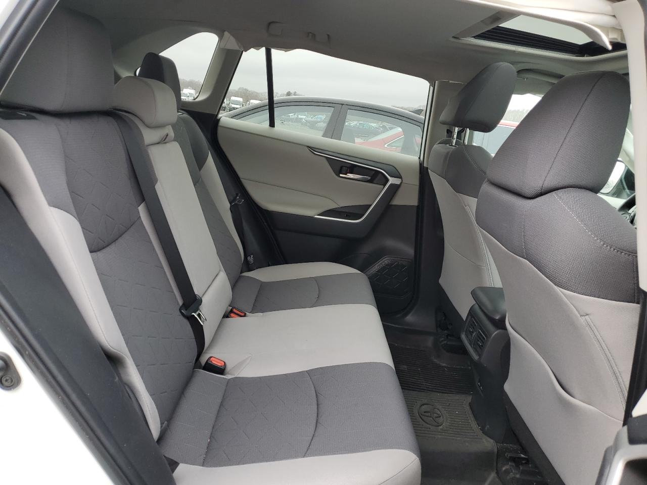 2022 Toyota RAV 4 - Image 11