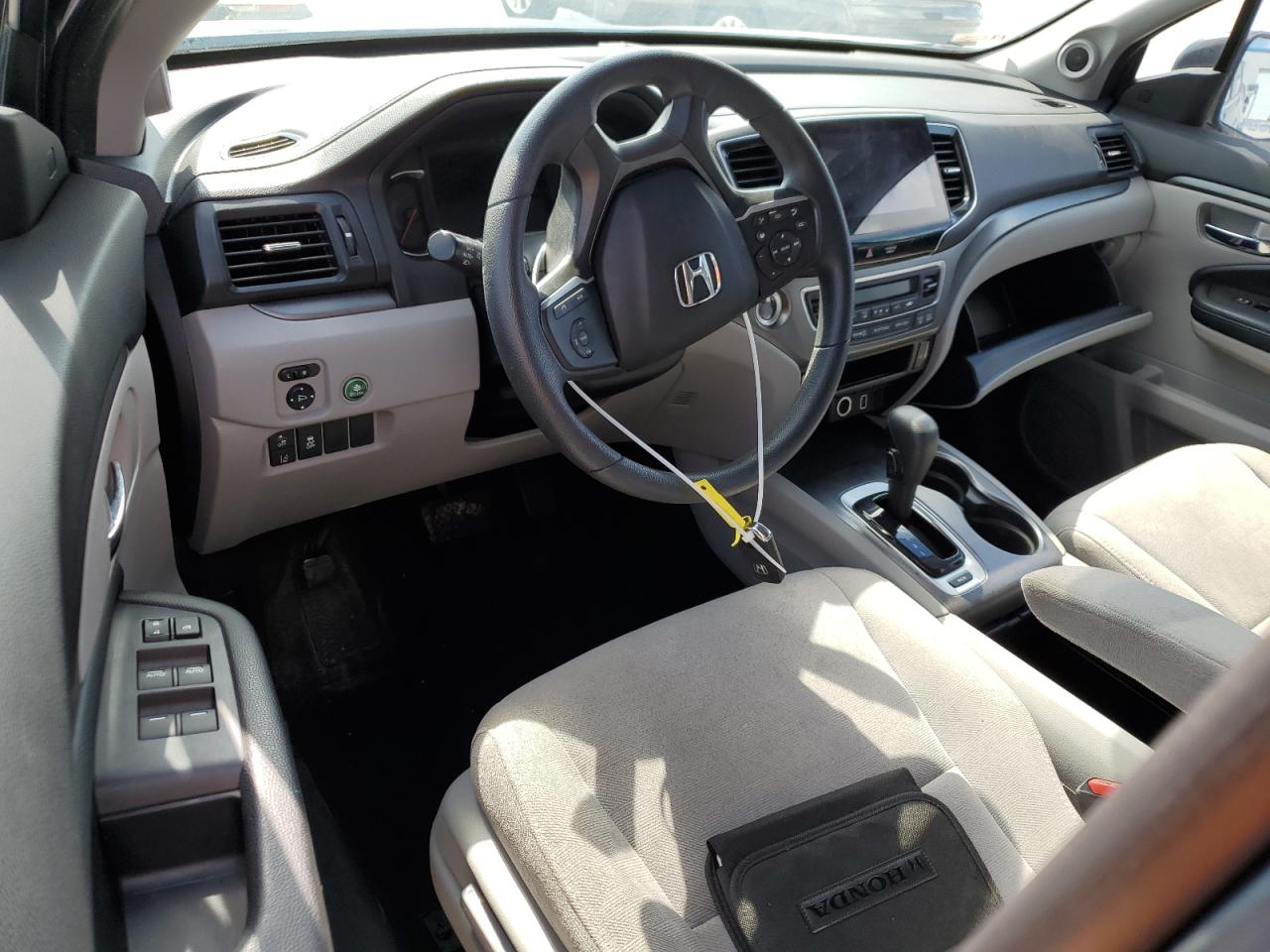 VIN: 5FNYF5H34KB033391 2019 HONDA PILOT