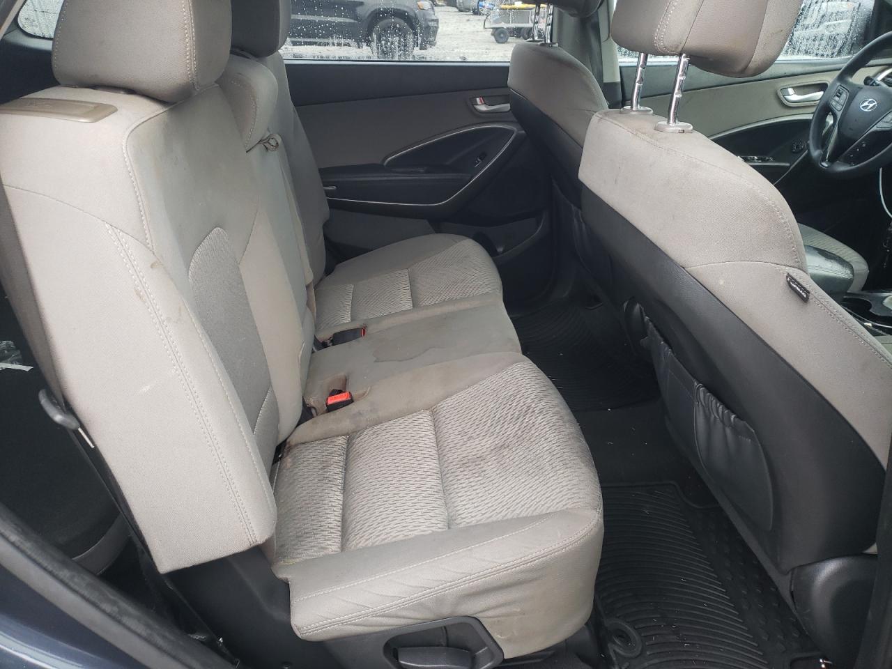 2017 Hyundai Santa Fe - Image 11