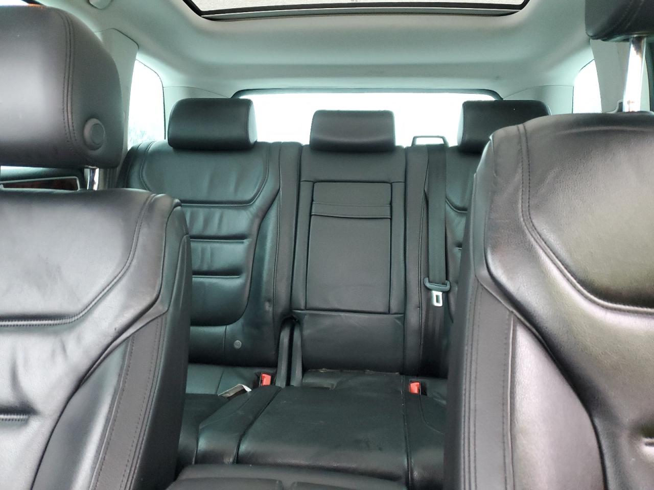2014 Volkswagen Touareg - Image 10