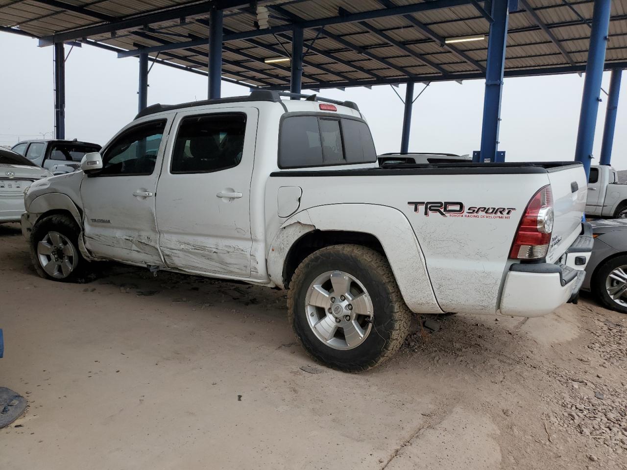 2015 Toyota Tacoma - Image 2