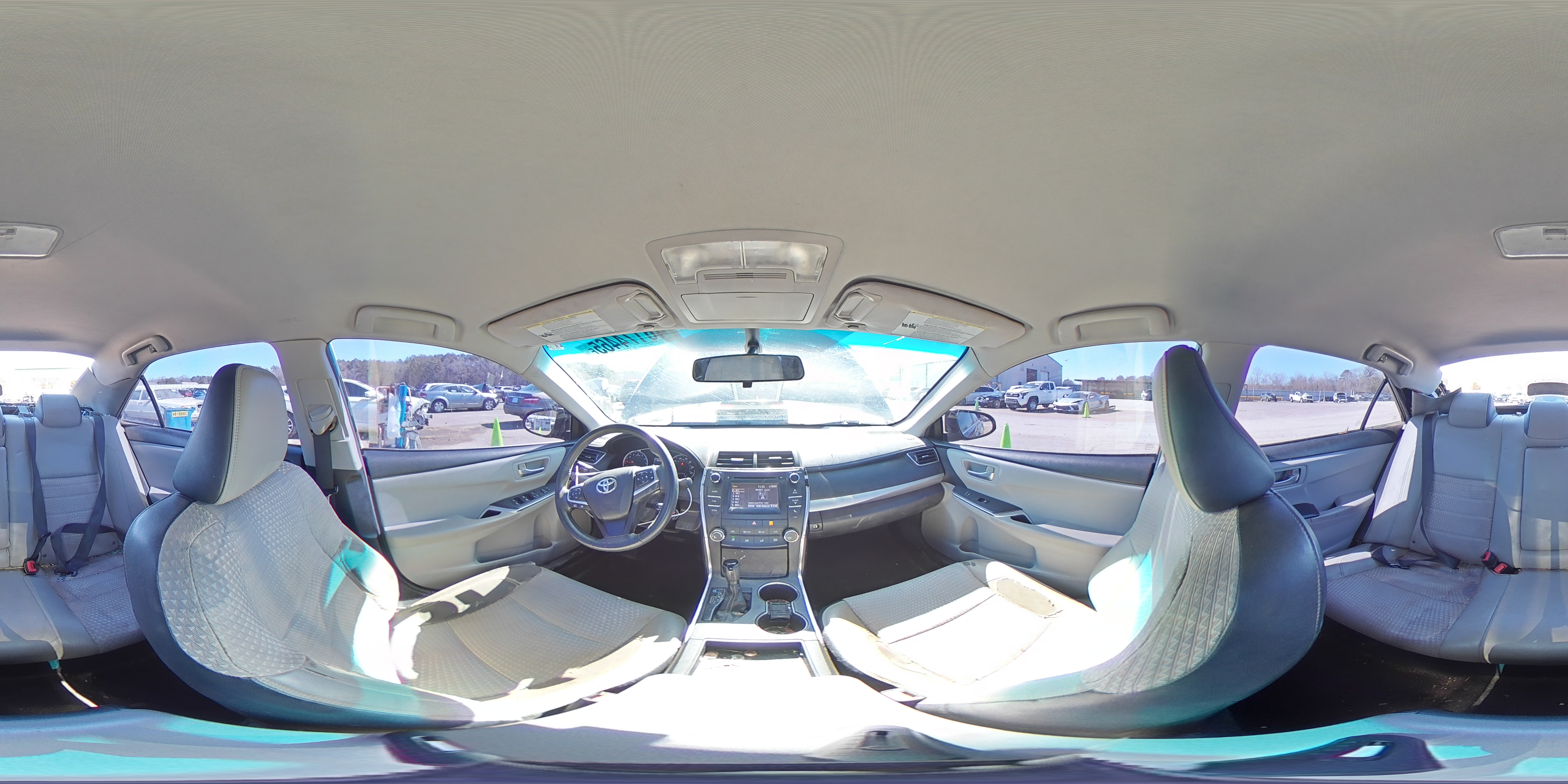 2015 Toyota Camry - Image 12
