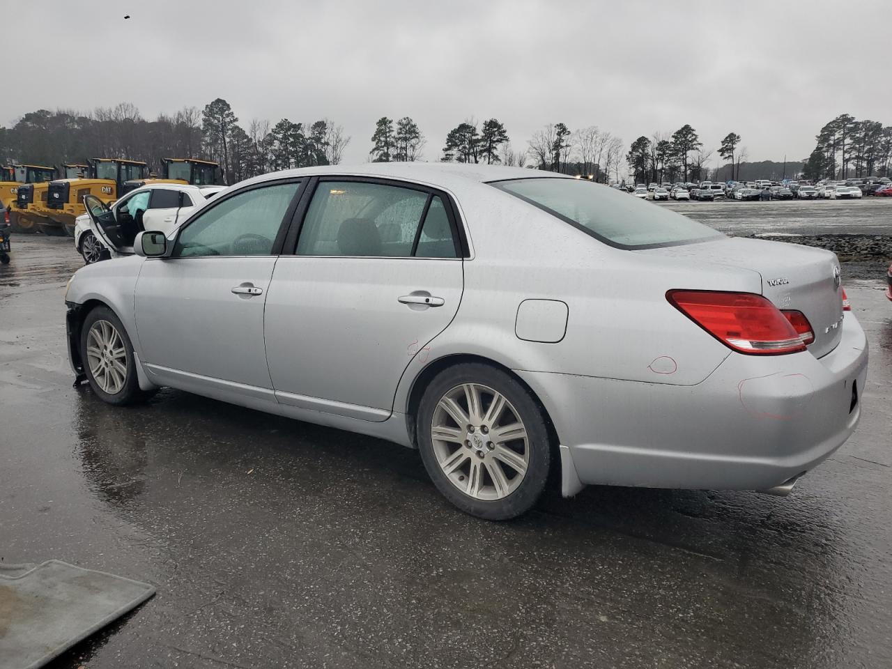 2006 Toyota Avalon - Image 2