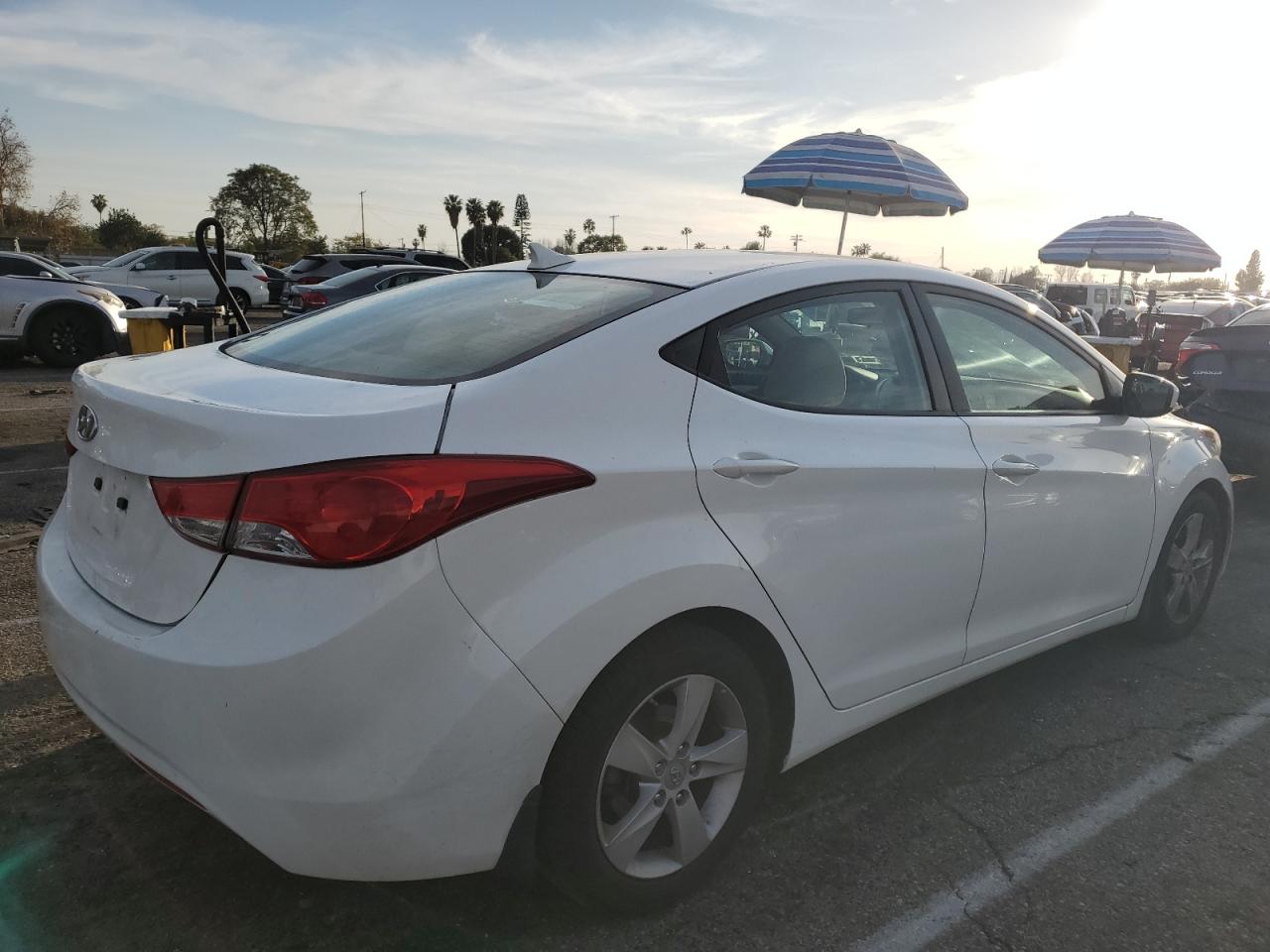 2013 Hyundai Elantra - Image 3