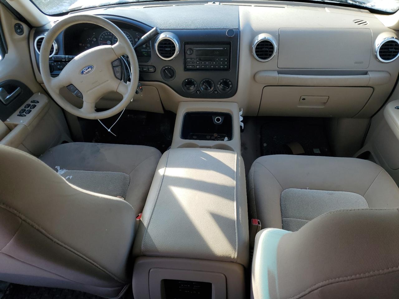 2004 Ford Expedition - Image 8