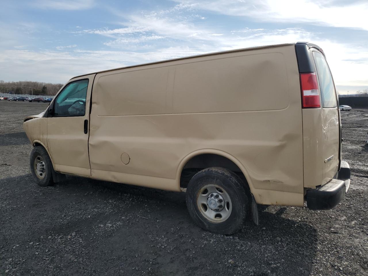 2018 Chevrolet Express - Image 2
