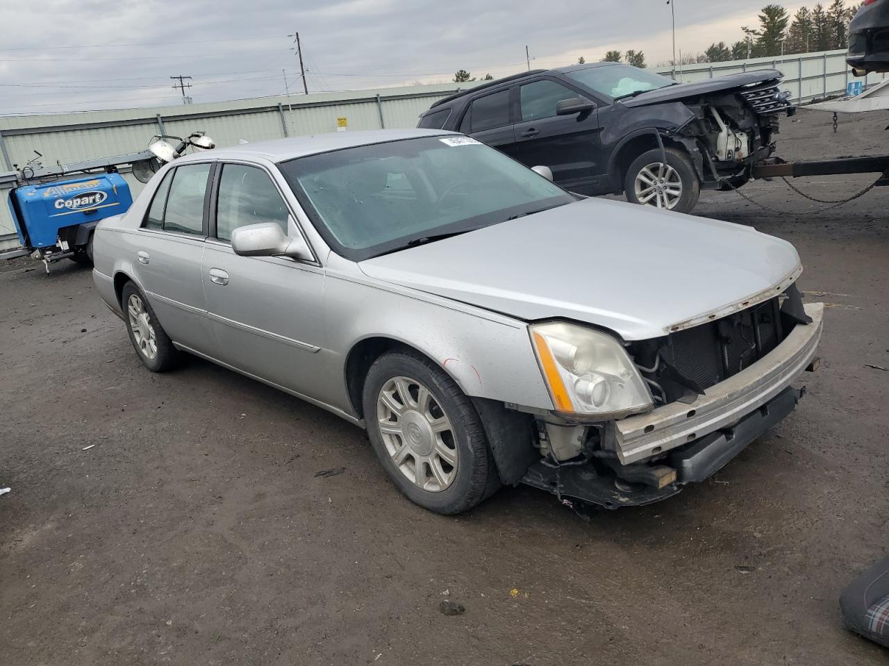2010 Cadillac DTS - Image 4