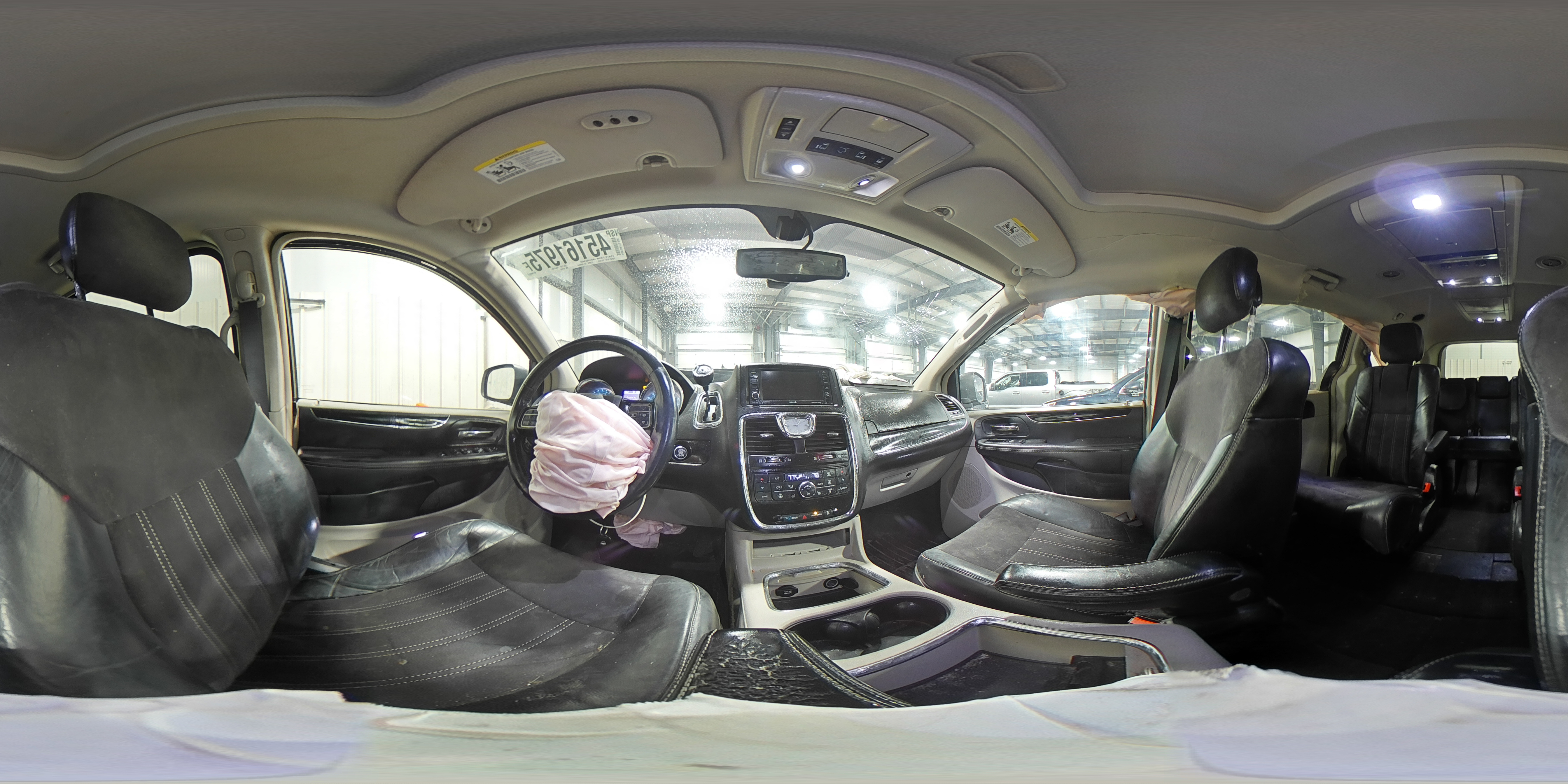 2014 Chrysler Town & Country - Image 16