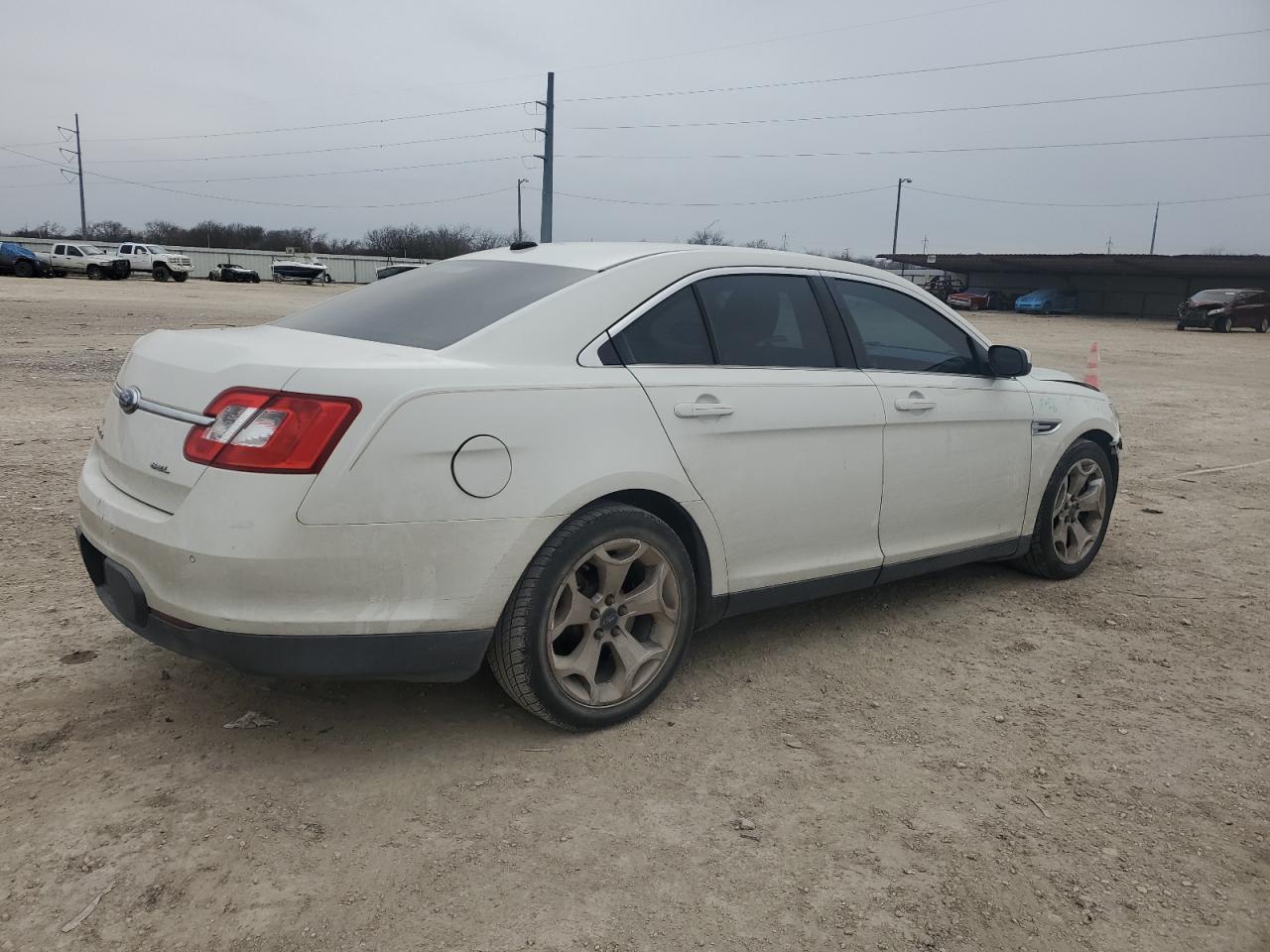 2010 Ford Taurus - Image 3