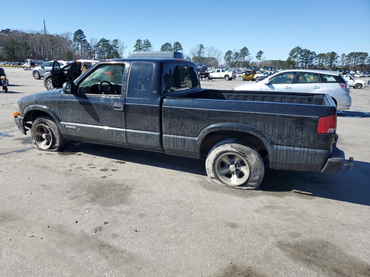 2002 Chevrolet S-10 Pickup - Image 2