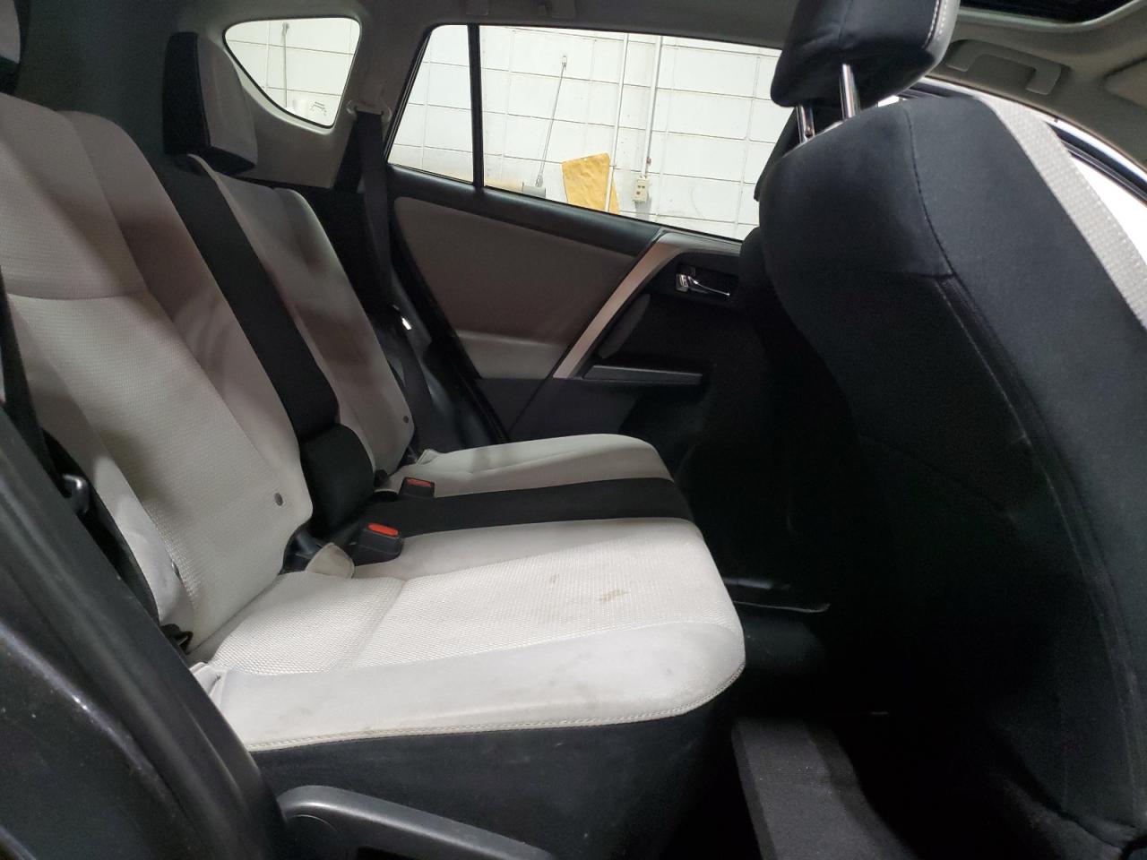 2017 Toyota RAV 4 - Image 11