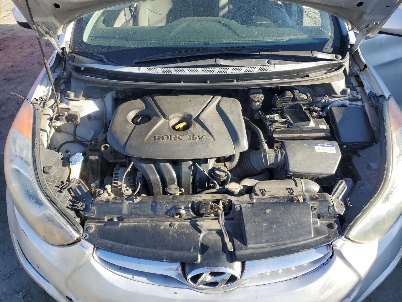 2012 Hyundai Elantra - Image 13
