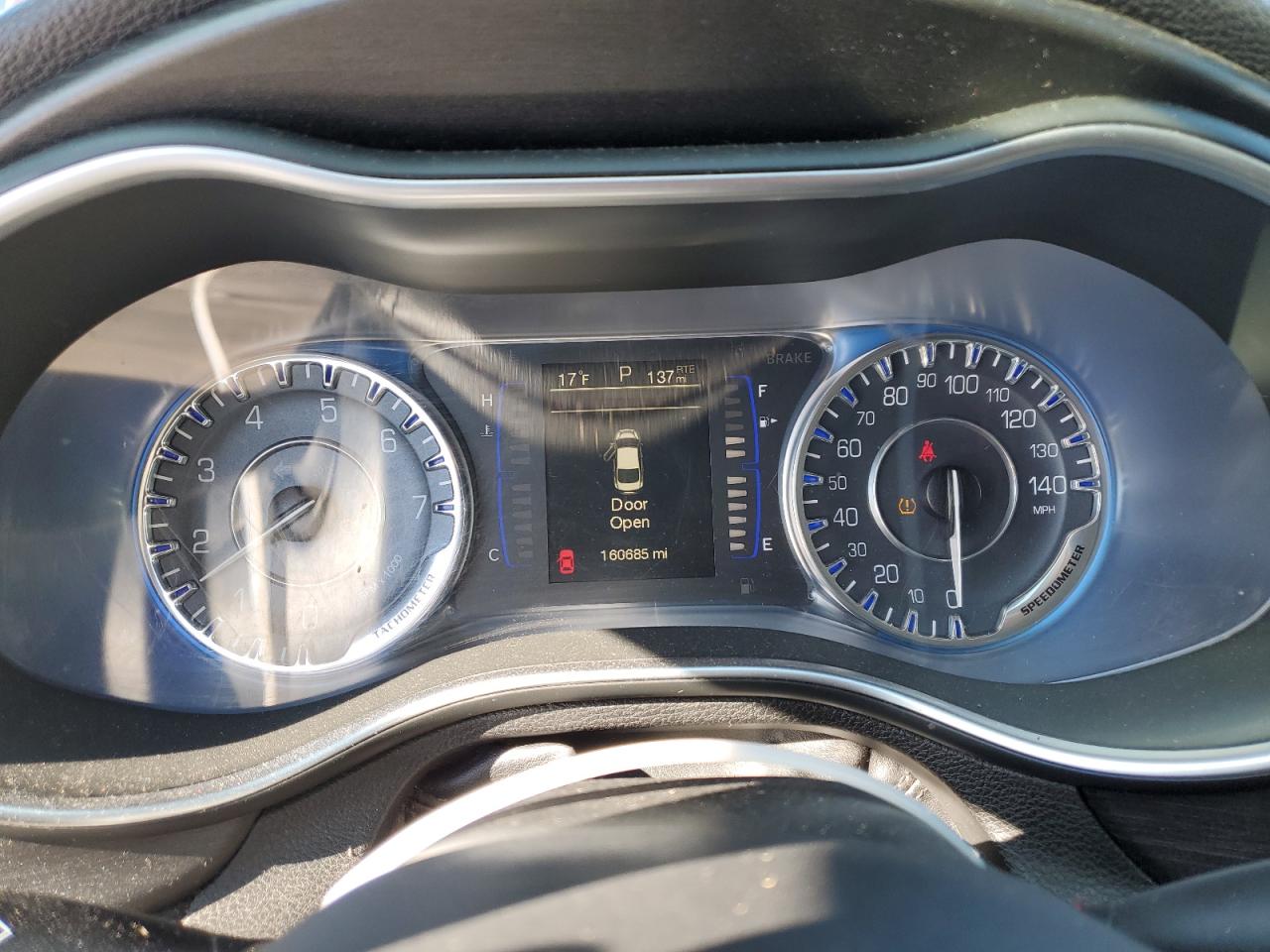 2015 Chrysler 200 - Image 9