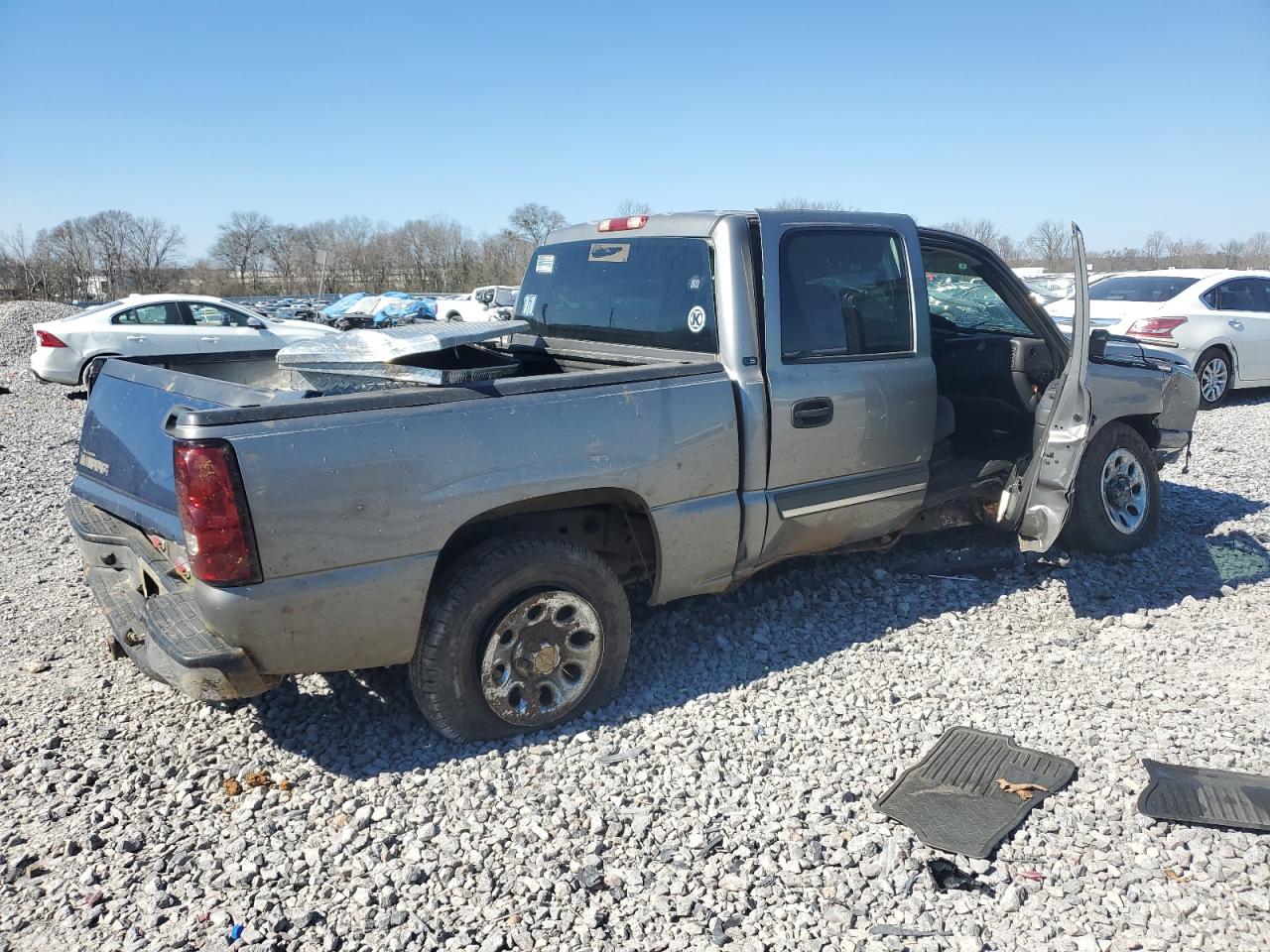 2006 Chevrolet Silverado - Image 3