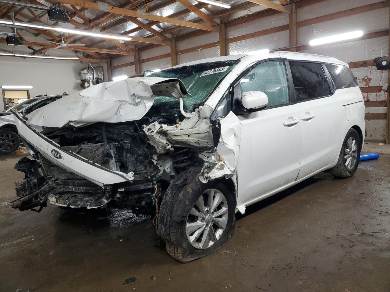 2017 Kia Sedona Lx for Sale in Pekin, IL - Front End