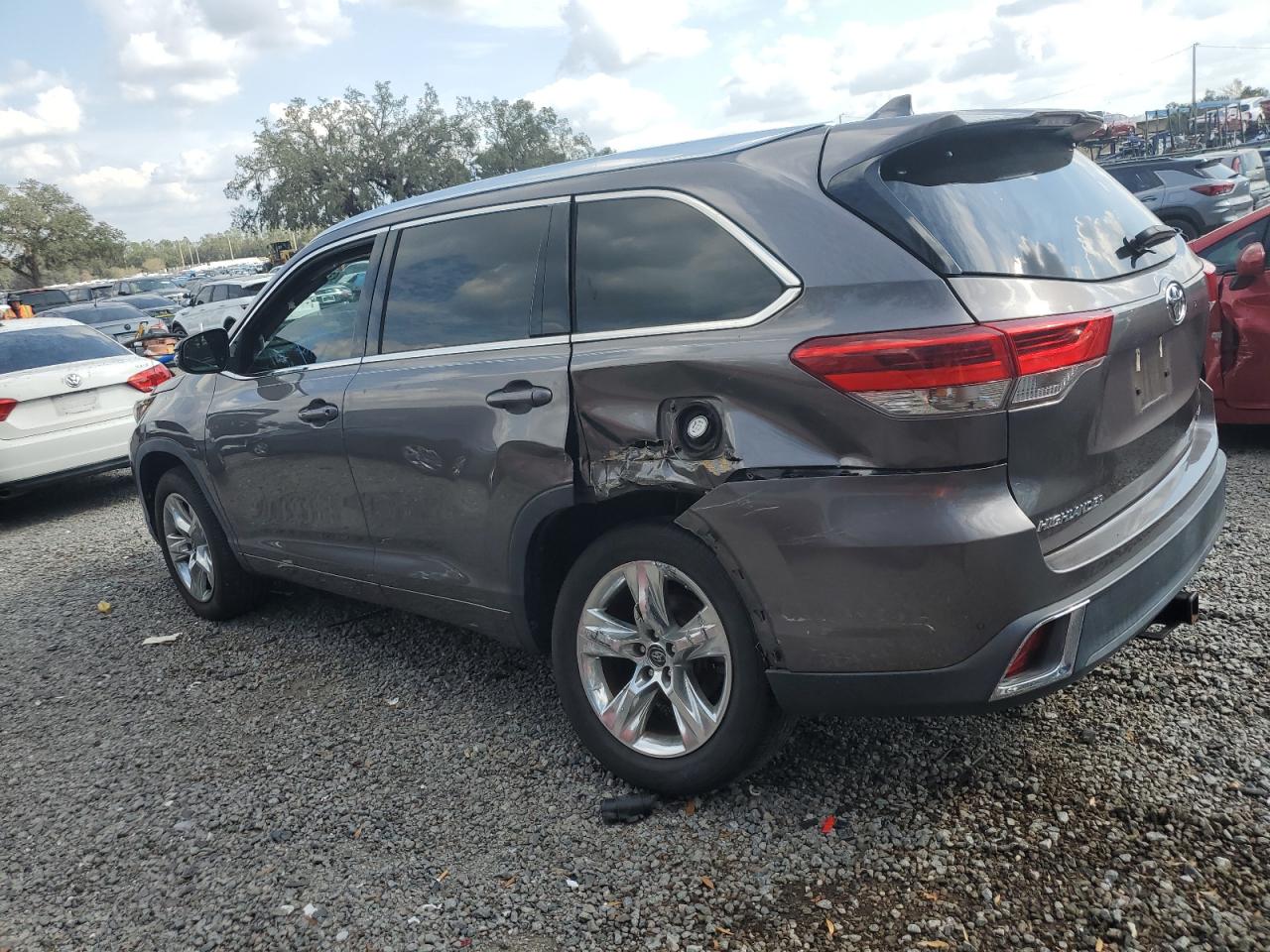 2019 Toyota Highlander - Image 2