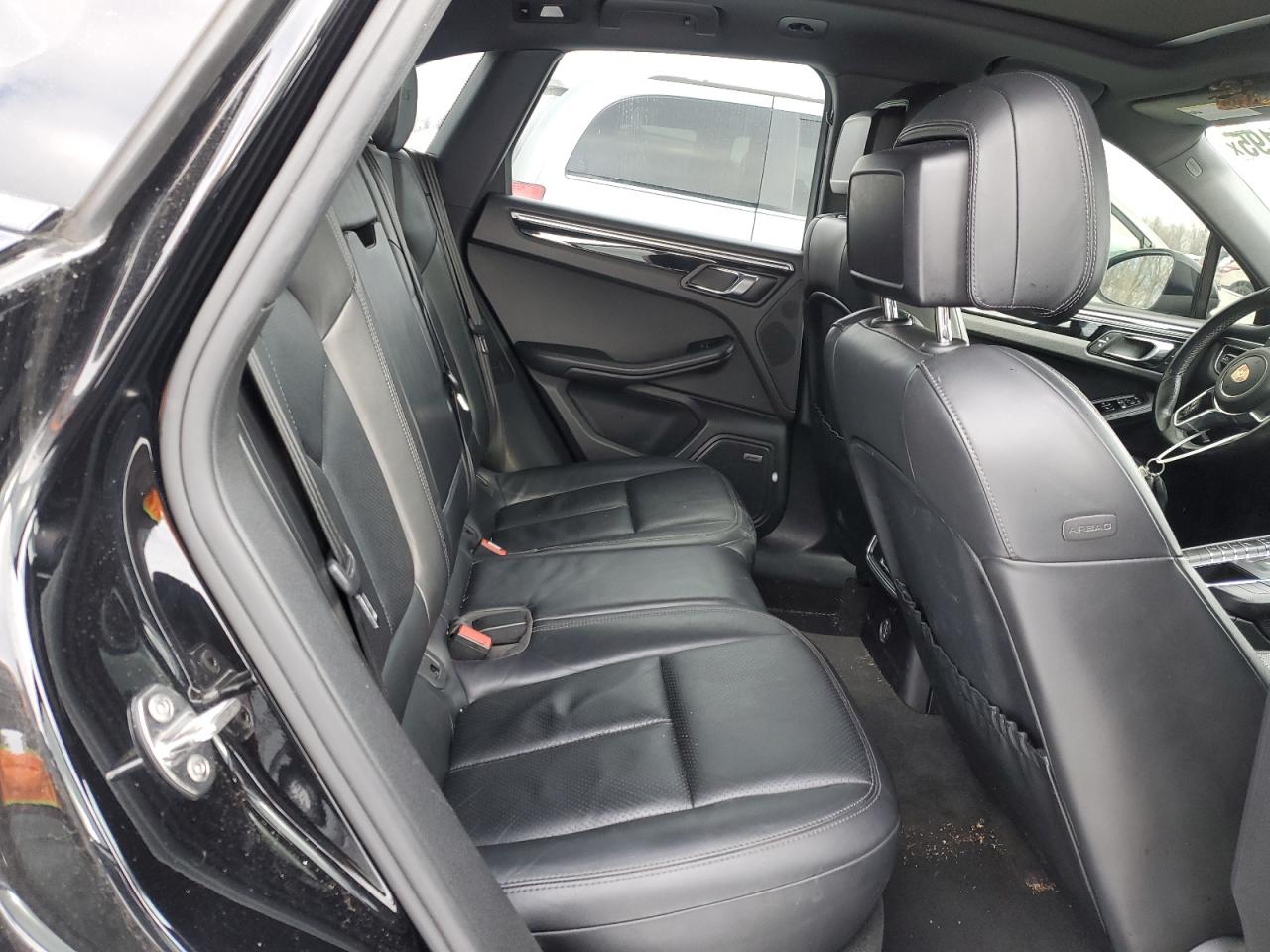 2017 Porsche Macan - Image 11