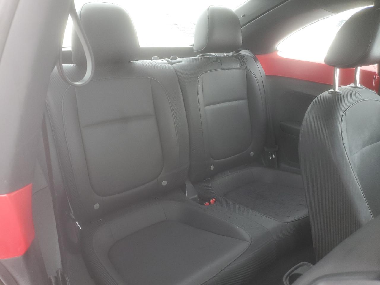 2012 Volkswagen Beetle - Image 10