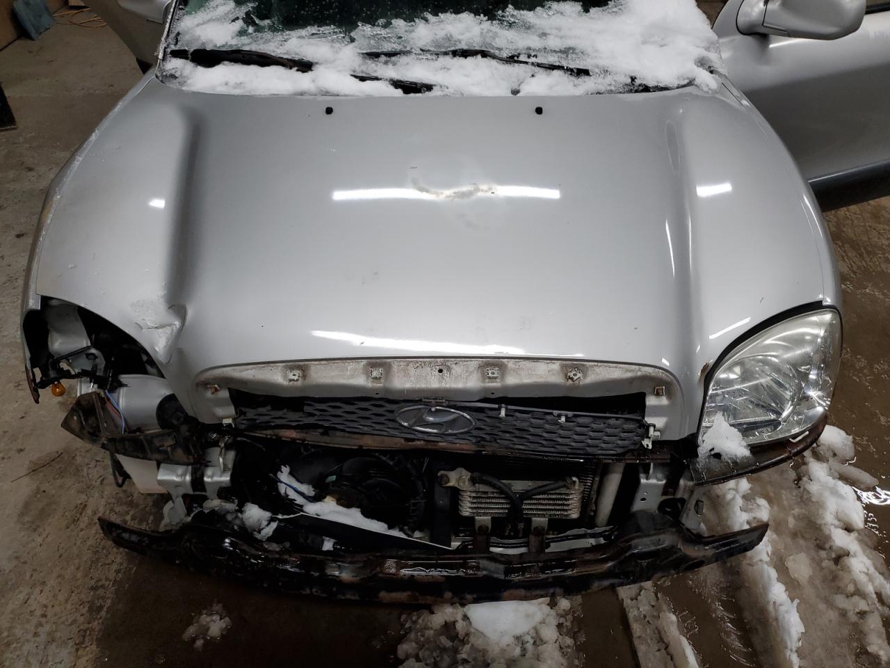 2004 Hyundai Santa Fe - Image 12
