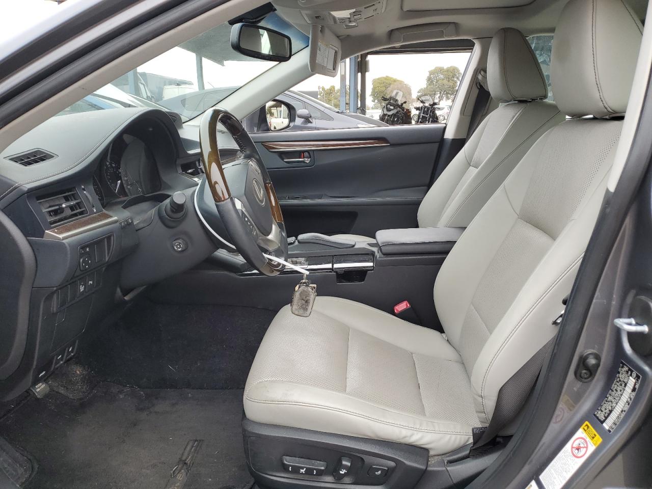 2015 Lexus ES - Image 7