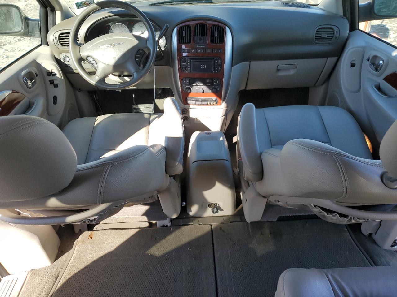 2005 Chrysler Town & Country - Image 8