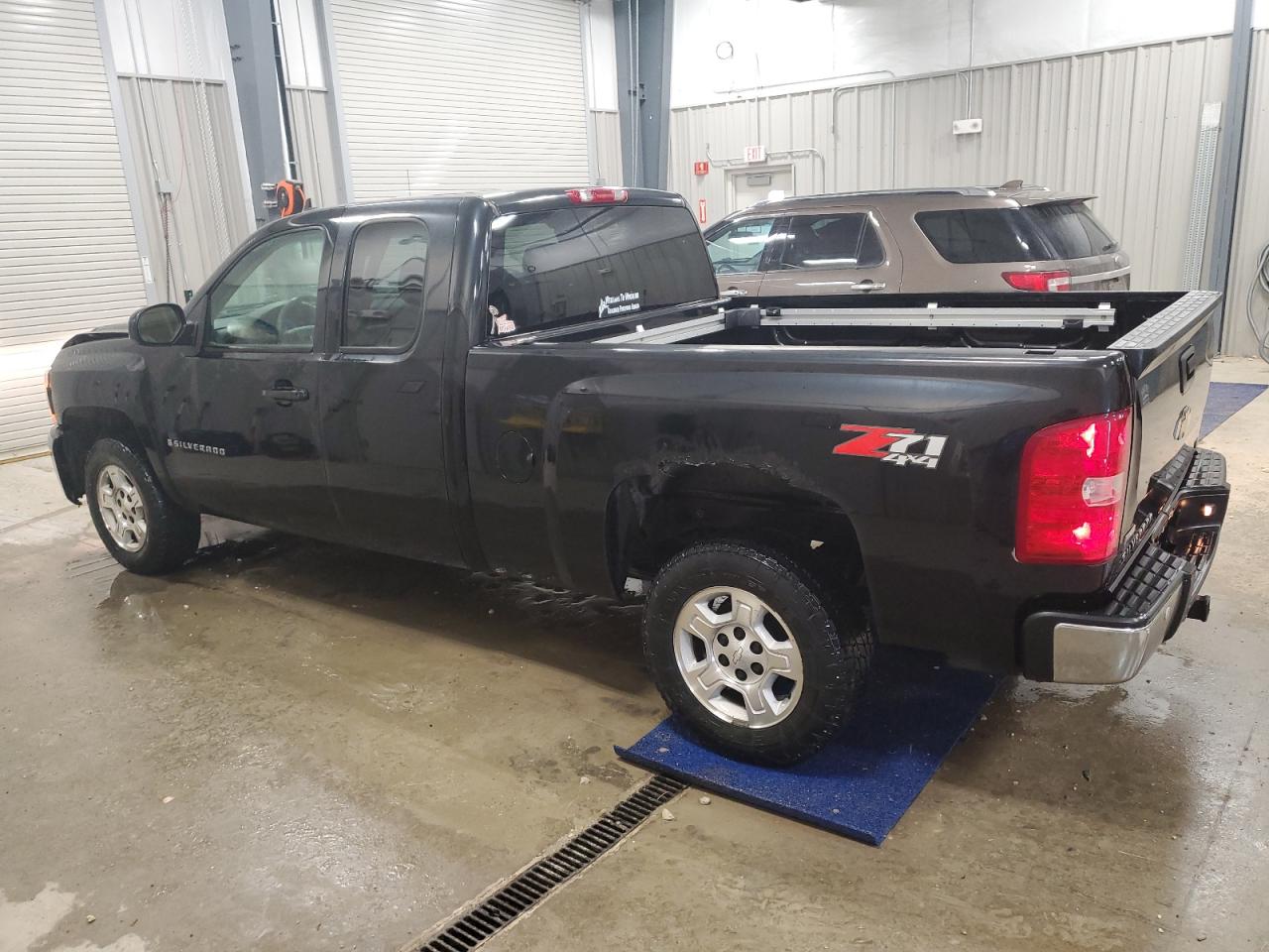 2007 Chevrolet Silverado - Image 2