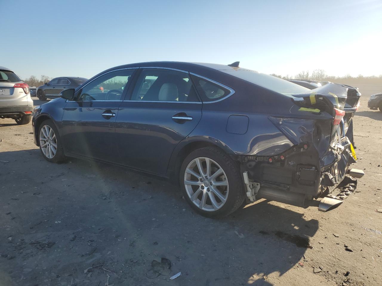 2015 Toyota Avalon - Image 2