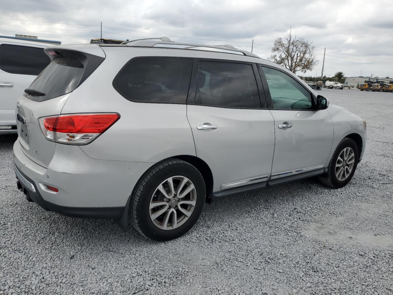 2014 Nissan Pathfinder - Image 3