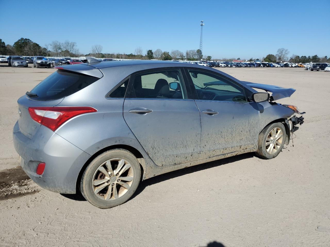 2013 Hyundai Elantra - Image 3