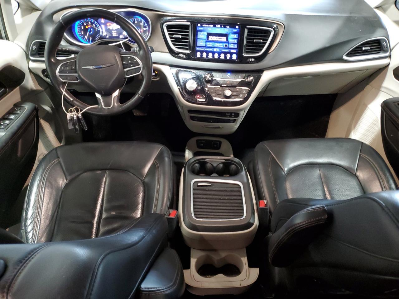 2017 Chrysler Pacifica - Image 8