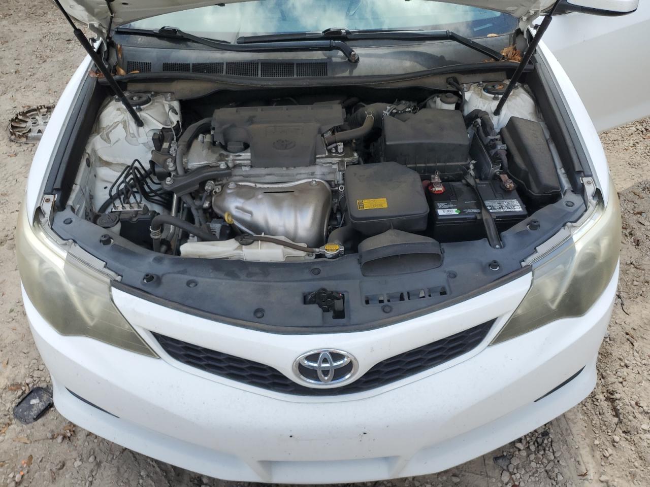 2014 Toyota Camry - Image 11