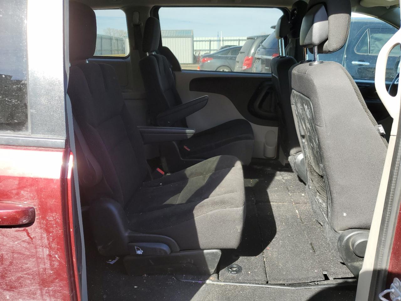 2017 Dodge Caravan - Image 12