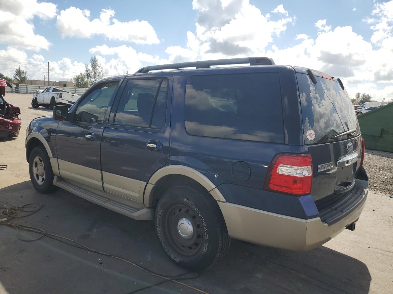 2009 Ford Expedition - Image 2