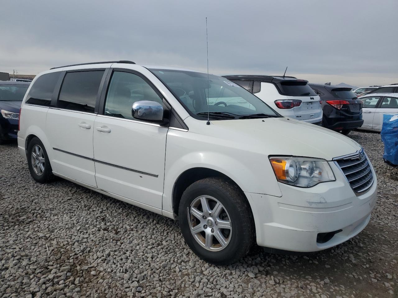 2010 Chrysler Town & Country - Image 4
