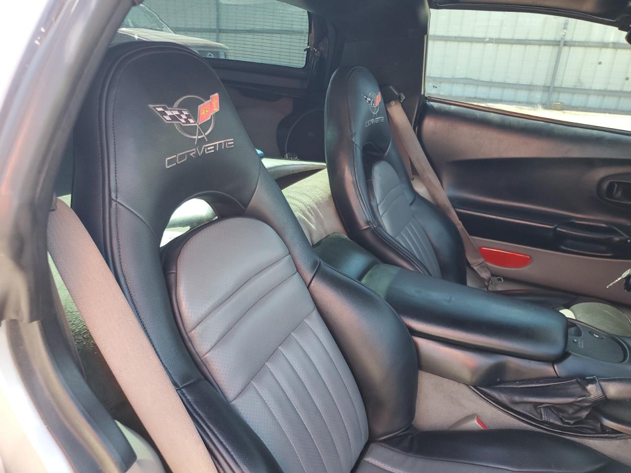 2000 Chevrolet Corvette - Image 10