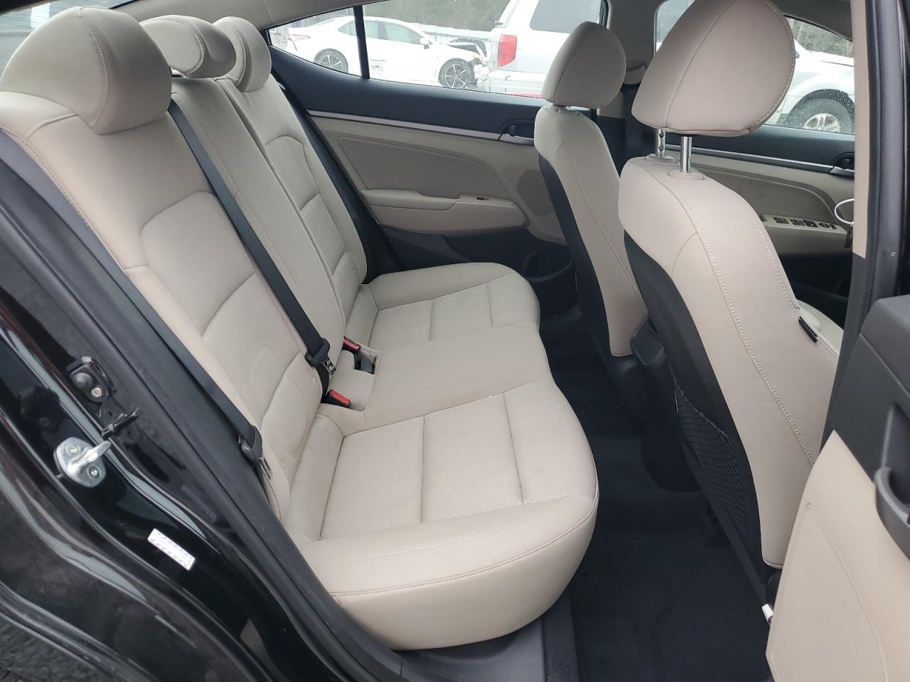 2017 Hyundai Elantra - Image 10