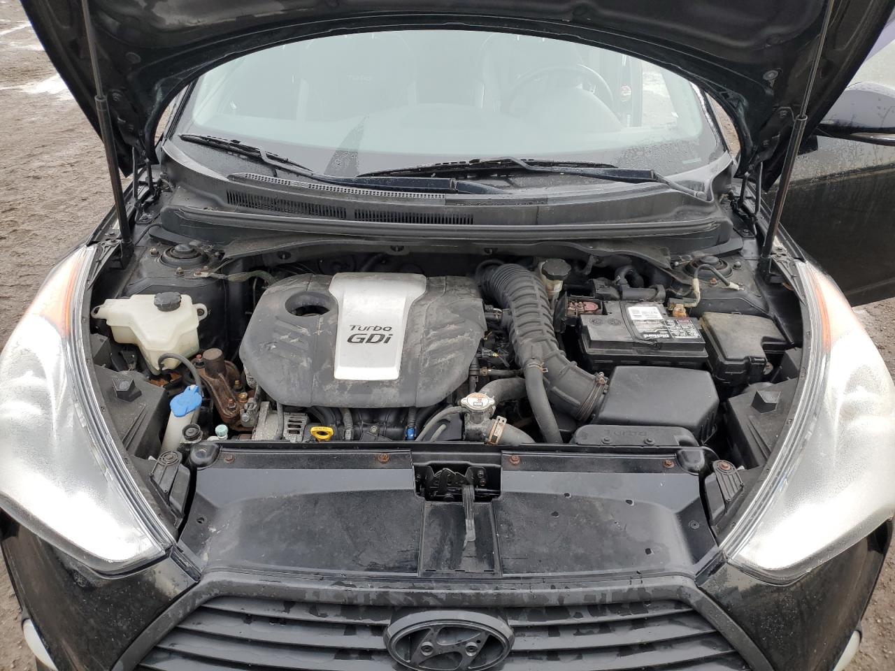 2015 Hyundai Veloster - Image 11