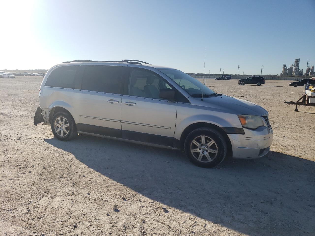2008 Chrysler Town & Country - Image 4